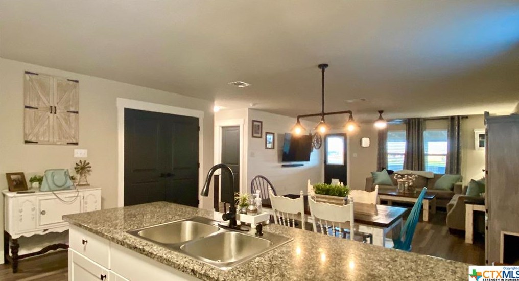 330 Kowald Ln, New Braunfels TX 78130-2516 exterior