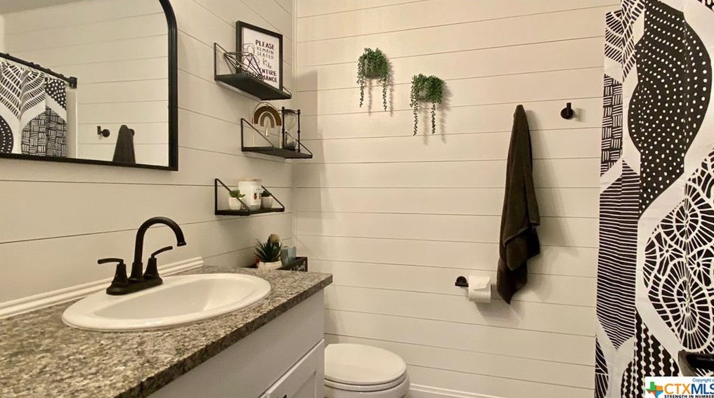 330 Kowald Ln, New Braunfels TX 78130-2516 exterior