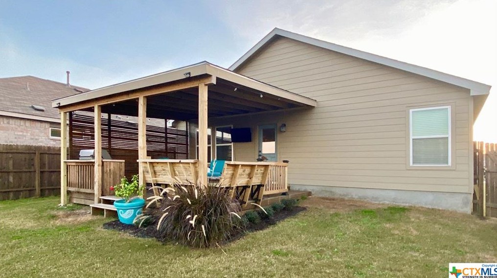 330 Kowald Ln, New Braunfels TX 78130-2516 exterior