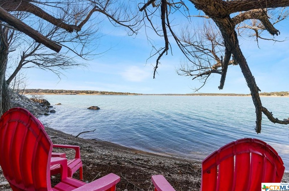 1870 Stagecoach Dr, New Braunfels TX 78133-4059 exterior