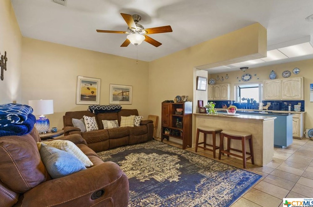 1870 Stagecoach Dr, New Braunfels TX 78133-4059 exterior