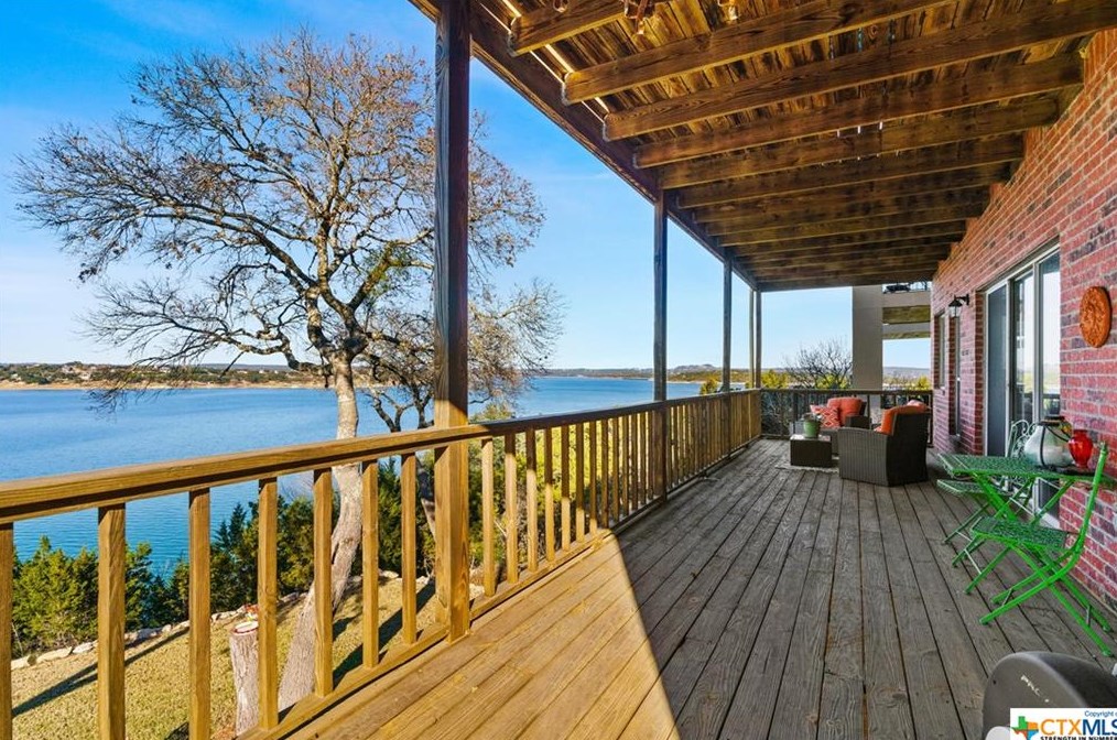 1870 Stagecoach Dr, New Braunfels TX 78133-4059 exterior