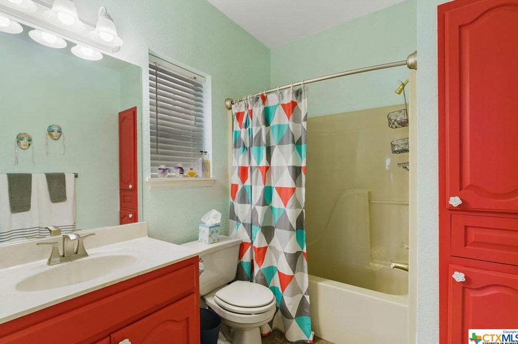 1870 Stagecoach Dr, New Braunfels TX 78133-4059 exterior