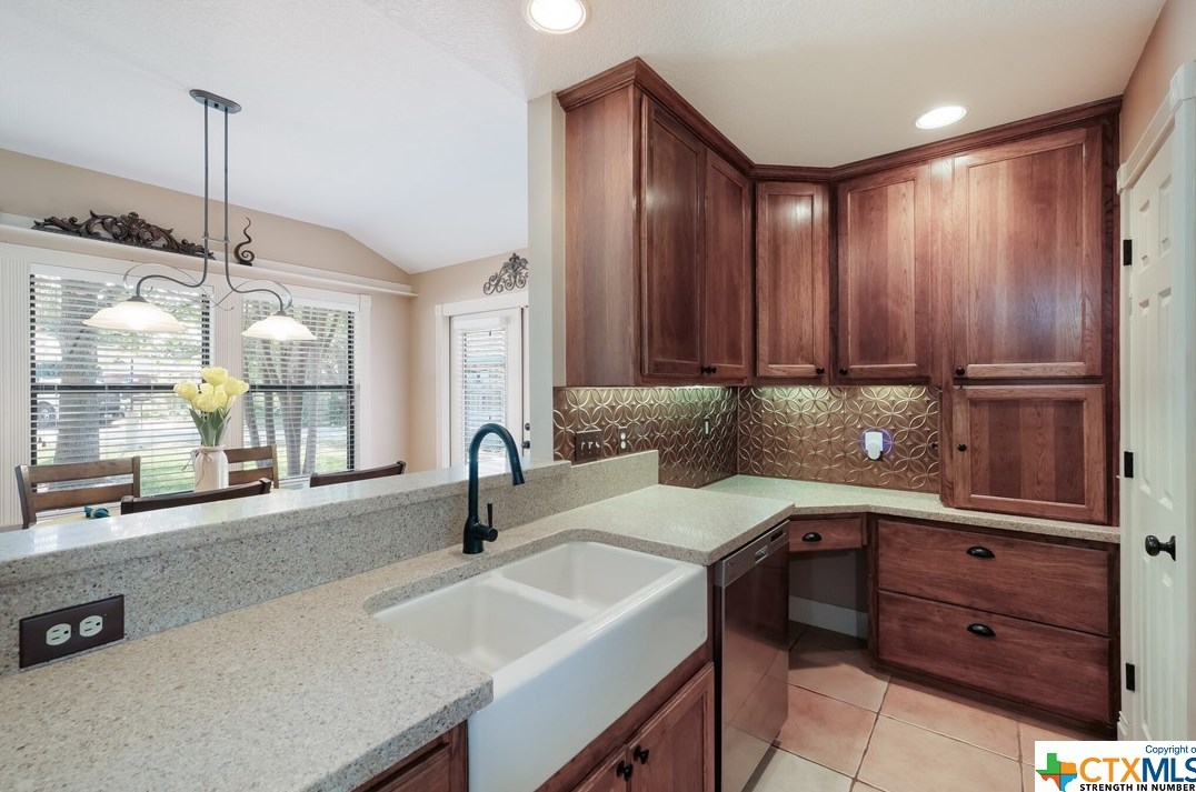 1340 Summerwood Dr, New Braunfels TX 78130-3625 exterior