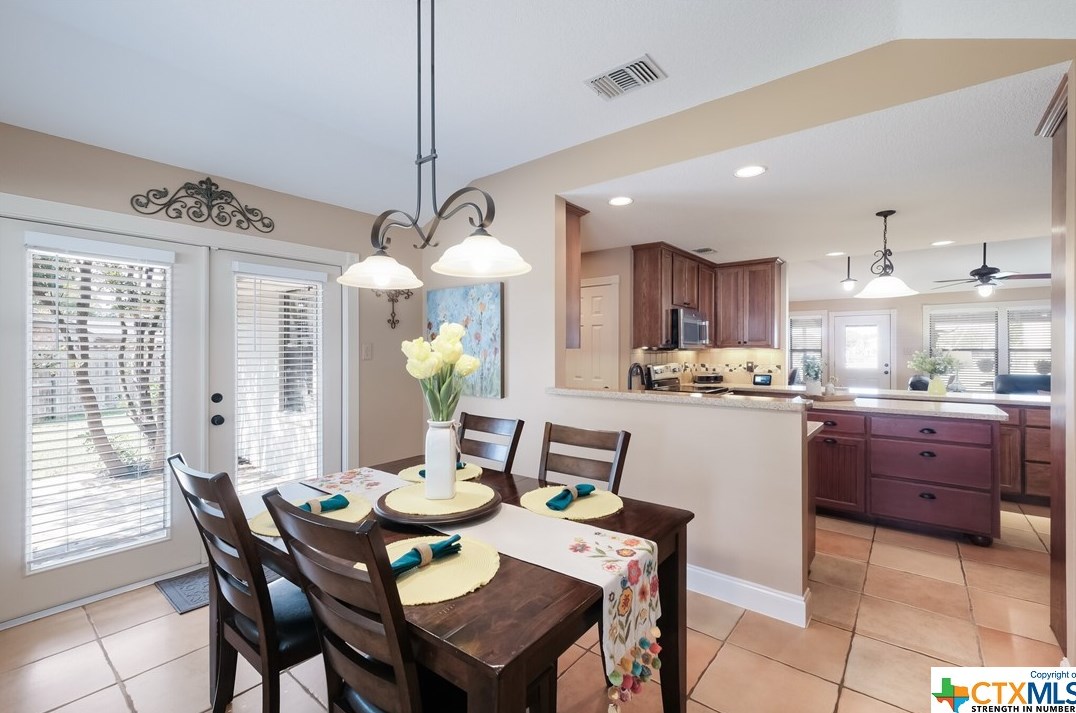 1340 Summerwood Dr, New Braunfels TX 78130-3625 exterior