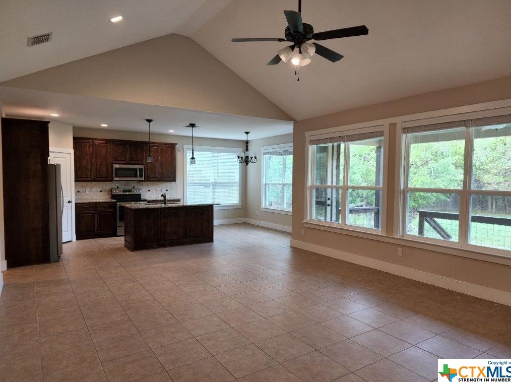 1391 Rocky Rdg Loop, New Braunfels TX 78133-2064 exterior