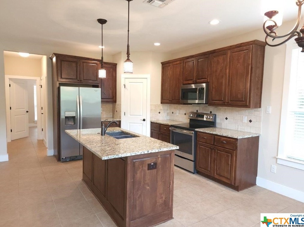 1391 Rocky Rdg Loop, New Braunfels TX 78133-2064 exterior