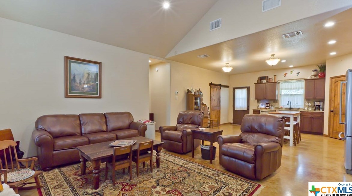 648 Mockingbird Dr, New Braunfels TX 78133-3698 exterior