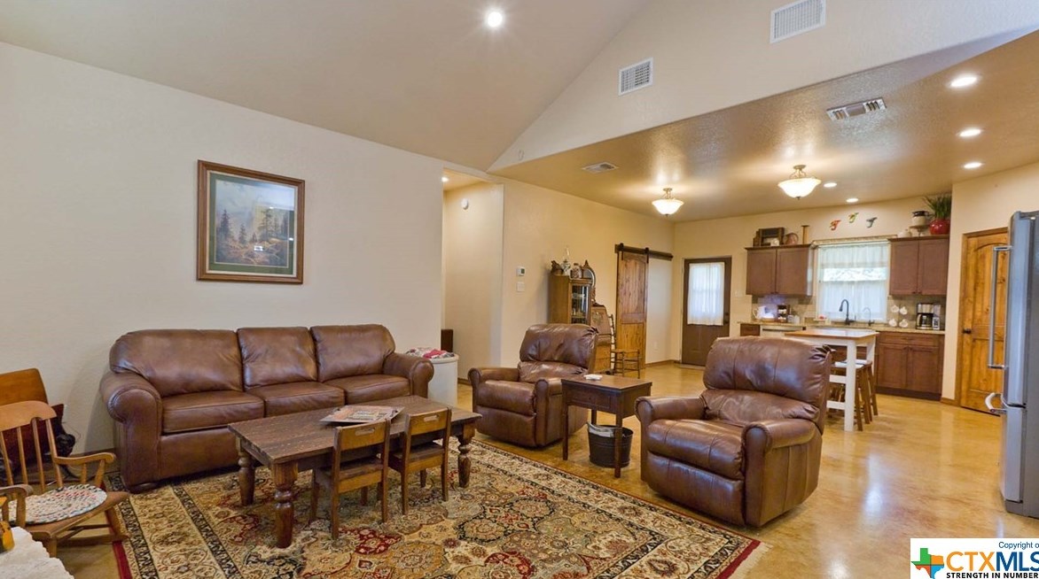 648 Mockingbird Dr, New Braunfels TX 78133-3698 exterior