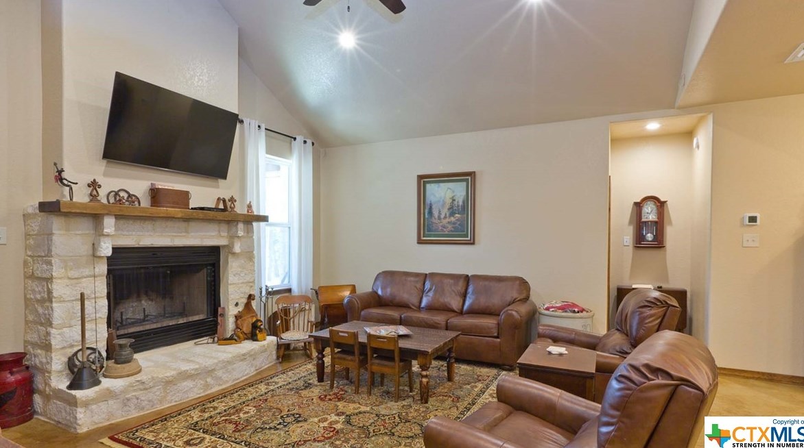 648 Mockingbird Dr, New Braunfels TX 78133-3698 exterior