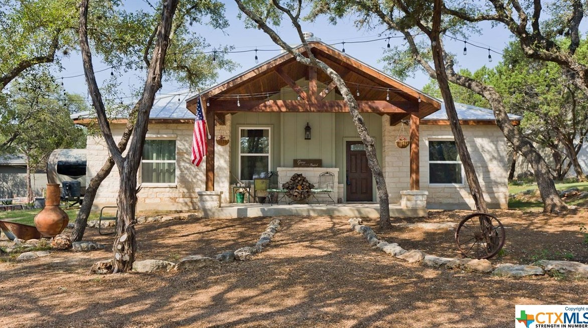 648 Mockingbird Dr, New Braunfels TX 78133-3698 exterior