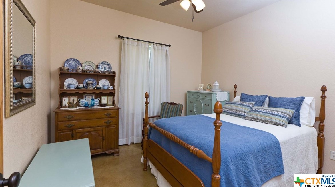 648 Mockingbird Dr, New Braunfels TX 78133-3698 exterior