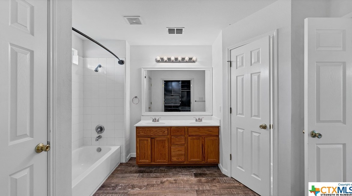 2492 Medina Dr, New Braunfels TX 78130-3195 exterior