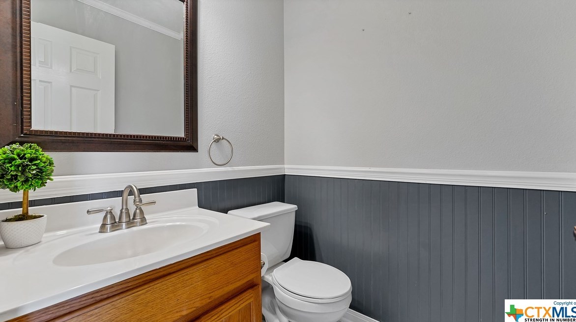 2492 Medina Dr, New Braunfels TX 78130-3195 exterior