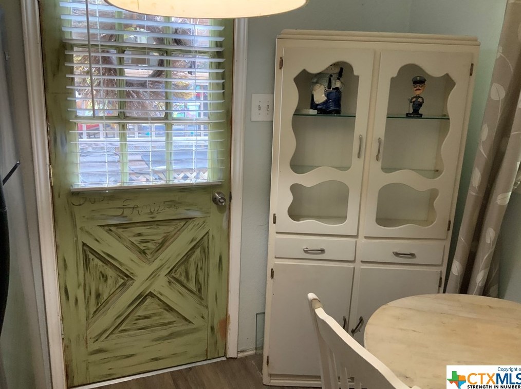 381 Hickory Ave, New Braunfels TX 78130-5828 exterior