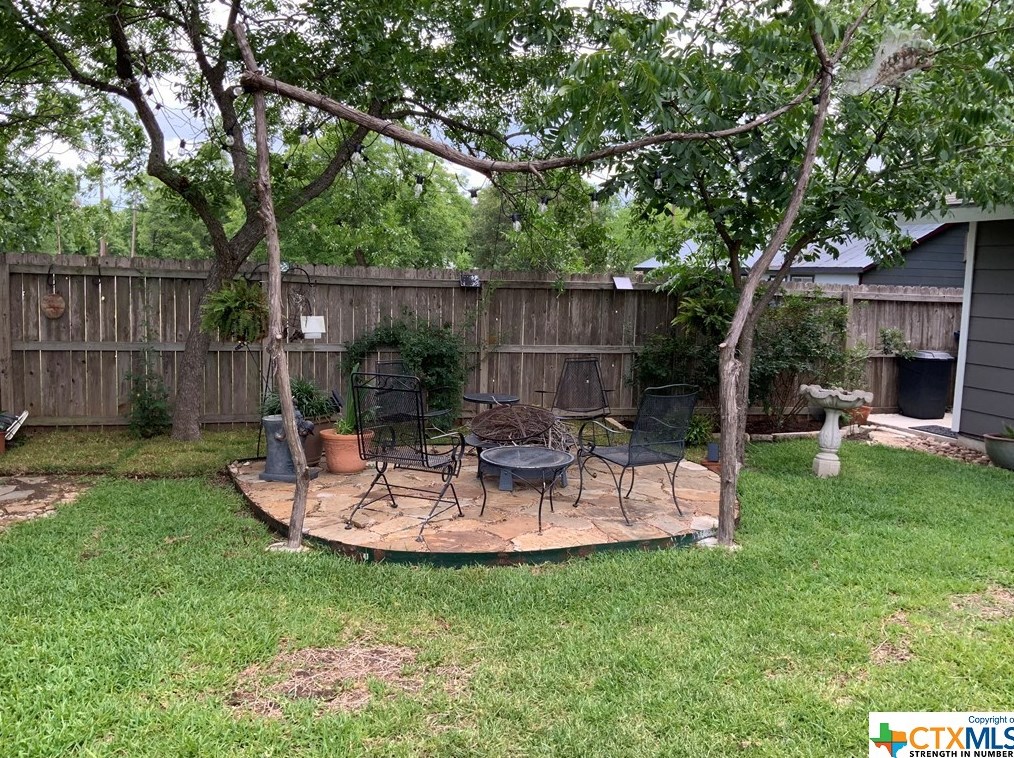 381 Hickory Ave, New Braunfels TX 78130-5828 exterior