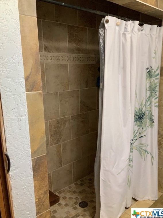 381 Hickory Ave, New Braunfels TX 78130-5828 exterior