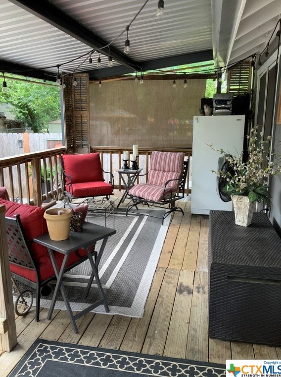 381 Hickory Ave, New Braunfels TX 78130-5828 exterior