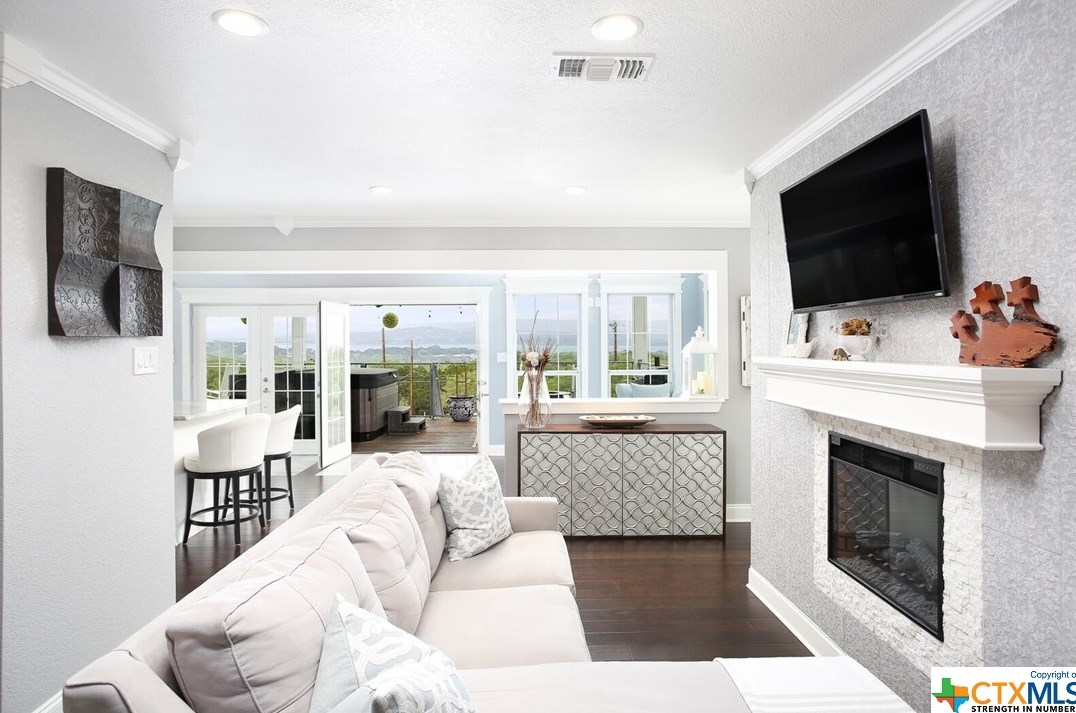 1075 Colleen Dr, New Braunfels TX 78133-5327 exterior