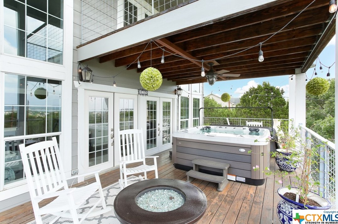 1075 Colleen Dr, New Braunfels TX 78133-5327 exterior