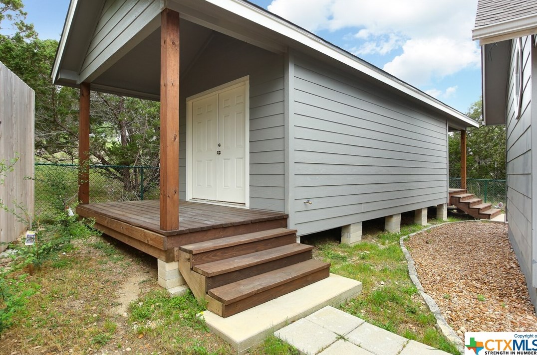 1075 Colleen Dr, New Braunfels TX 78133-5327 exterior