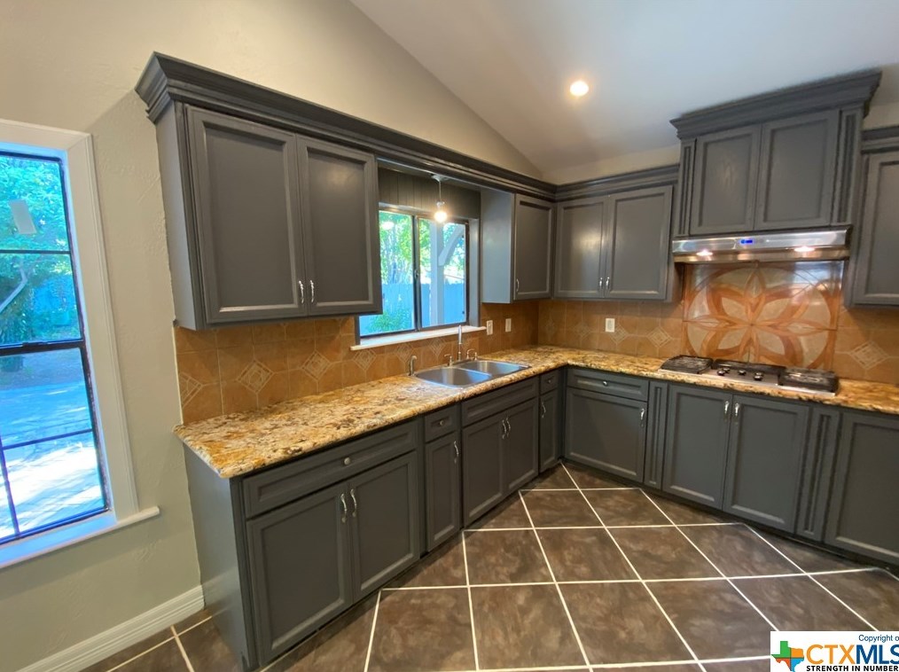 235 Hidalgo Ave, New Braunfels TX 78130-6731 exterior