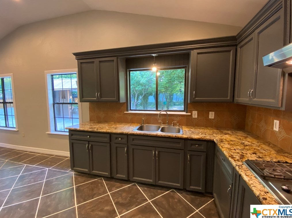 235 Hidalgo Ave, New Braunfels TX 78130-6731 exterior