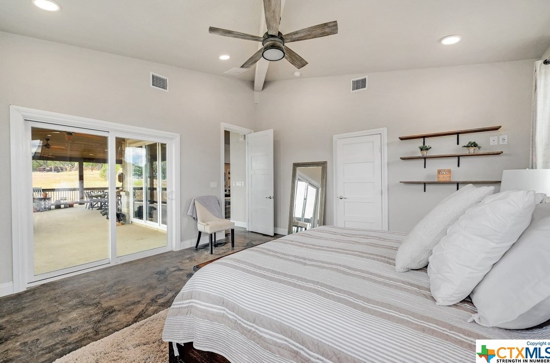 546 Riv Chase Way, New Braunfels TX 78132-6300 exterior