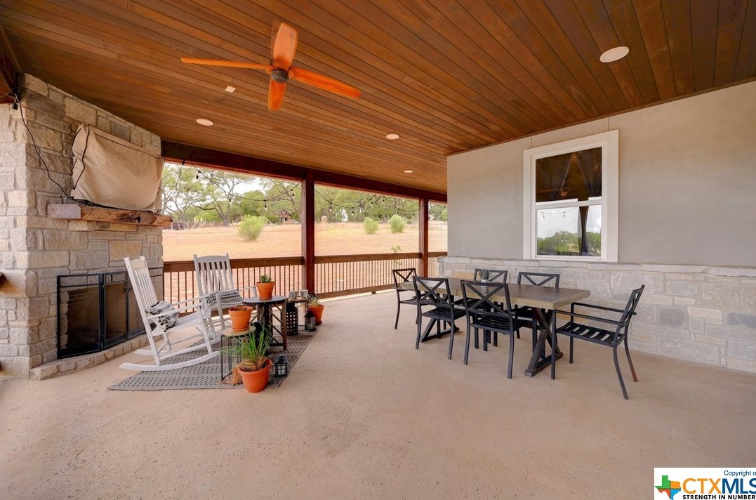 546 Riv Chase Way, New Braunfels TX 78132-6300 exterior