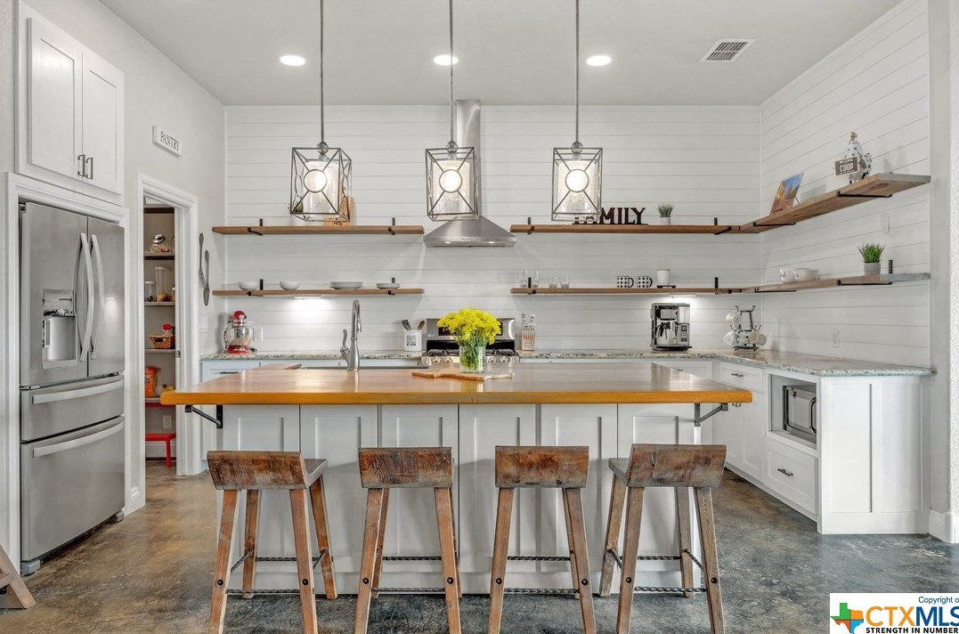 546 Riv Chase Way, New Braunfels TX 78132-6300 exterior