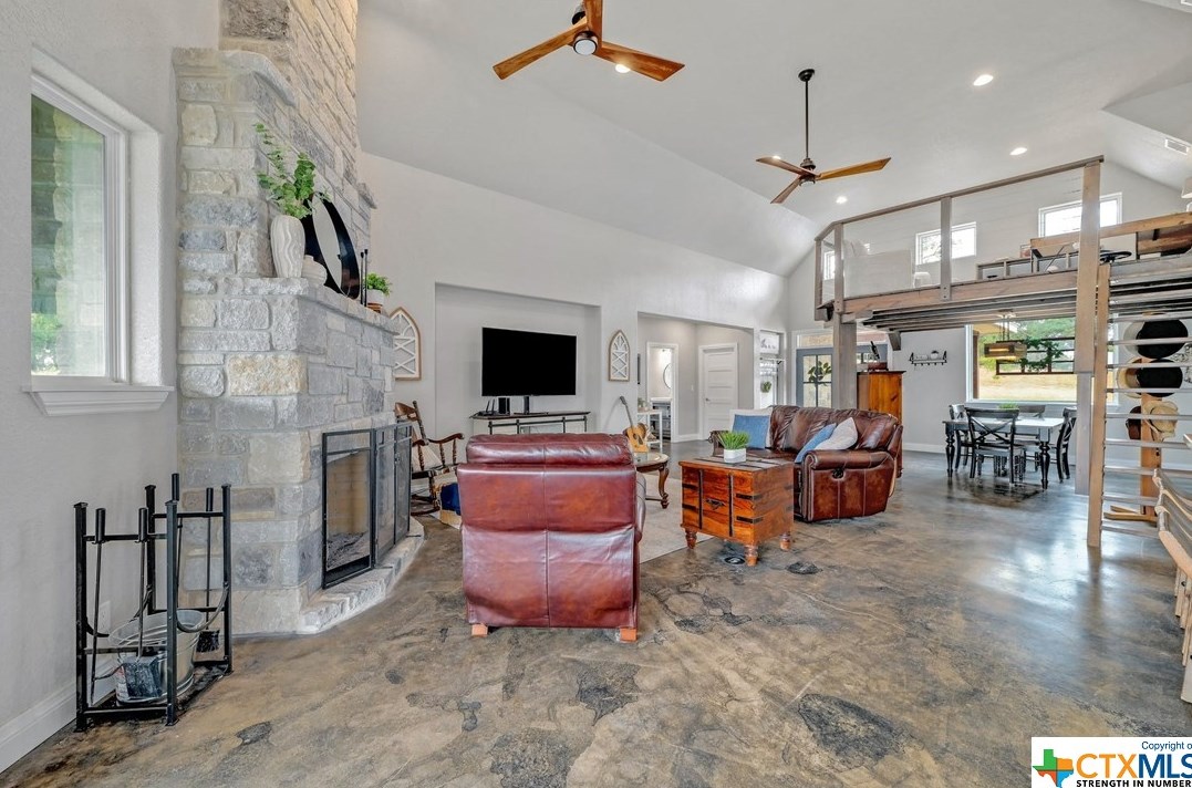 546 Riv Chase Way, New Braunfels TX 78132-6300 exterior