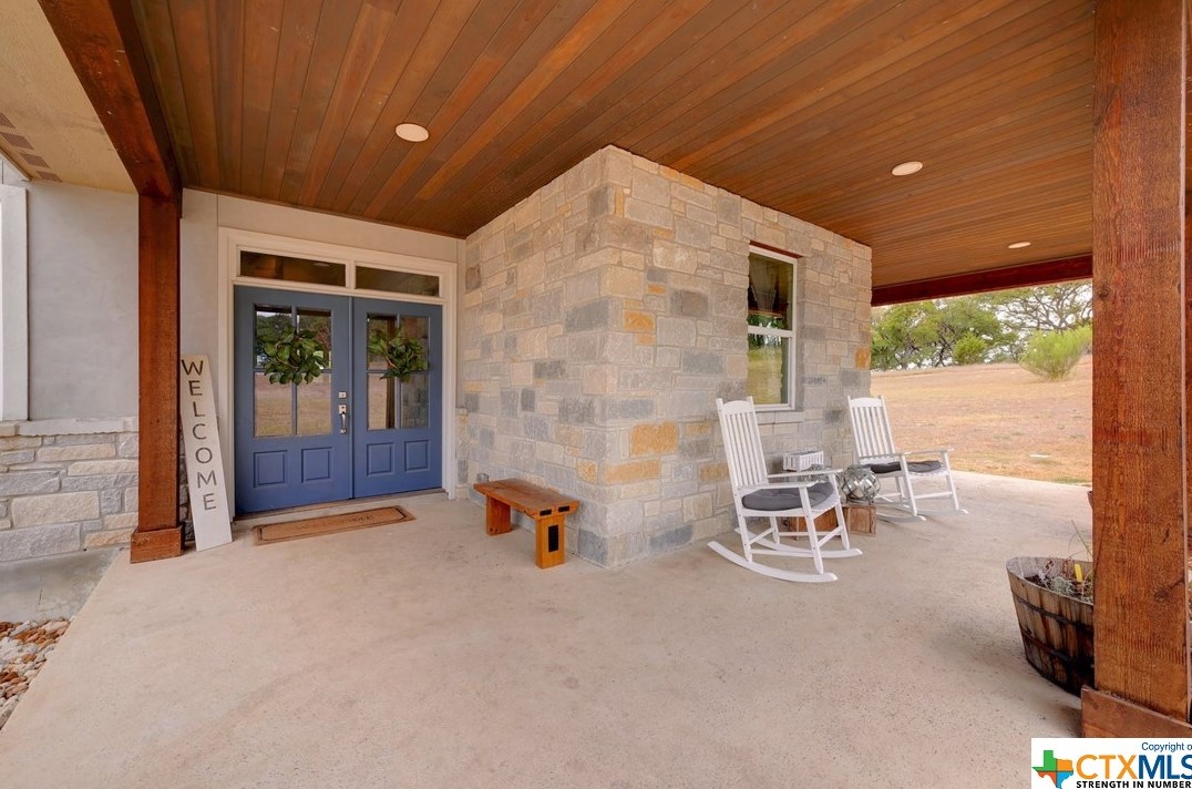 546 Riv Chase Way, New Braunfels TX 78132-6300 exterior