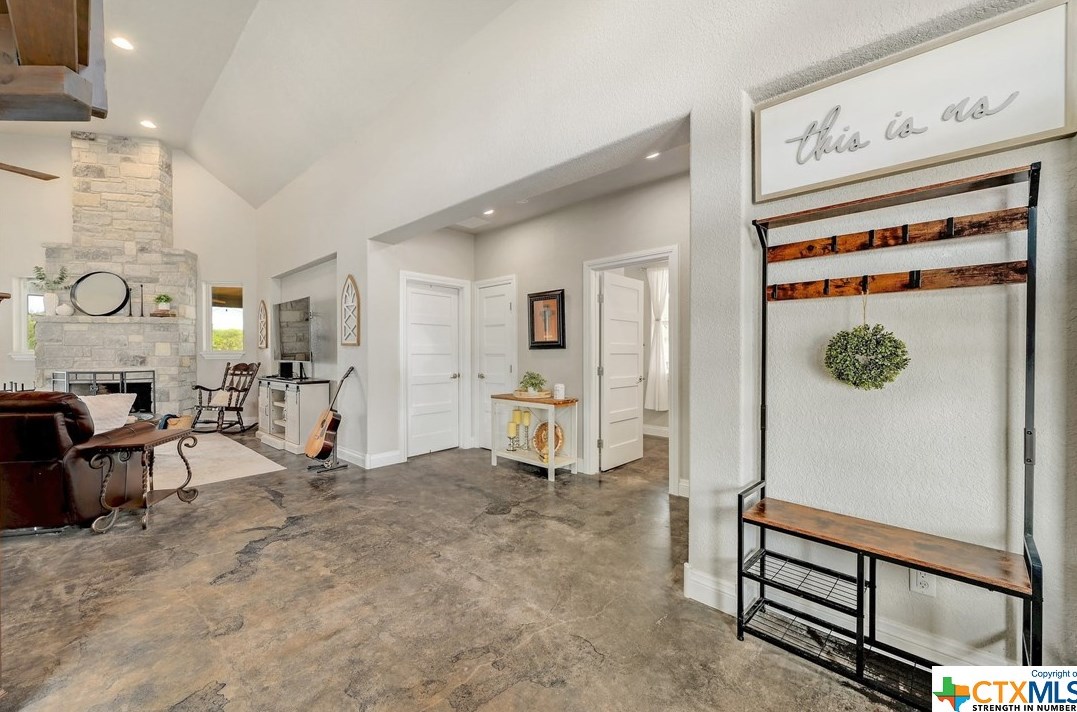 546 Riv Chase Way, New Braunfels TX 78132-6300 exterior