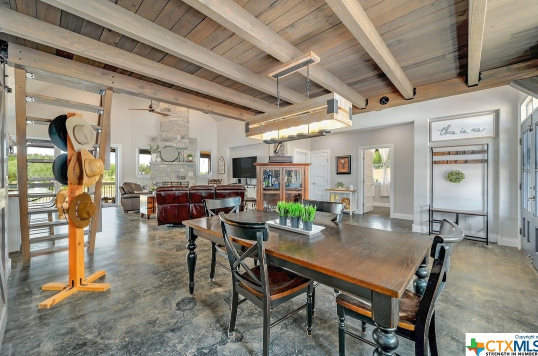 546 Riv Chase Way, New Braunfels TX 78132-6300 exterior