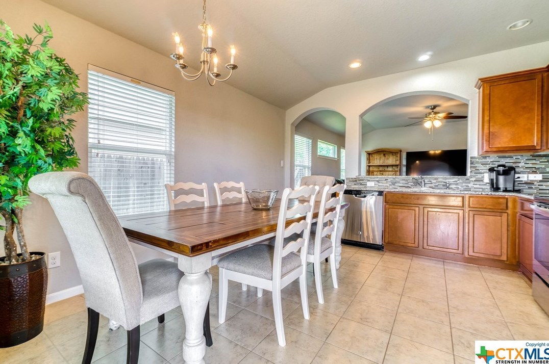 961 Lauren St, New Braunfels TX 78130-3965 exterior