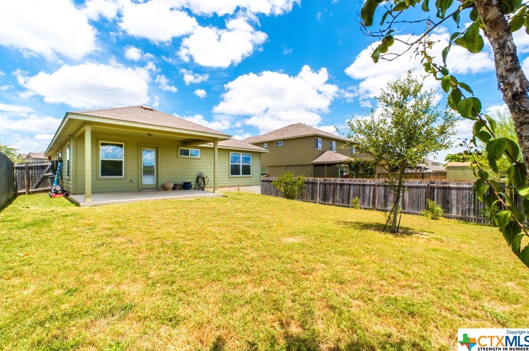 961 Lauren St, New Braunfels TX 78130-3965 exterior