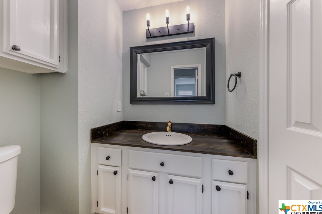 1913 Ramona Cir, San Marcos TX 78666-2226 exterior