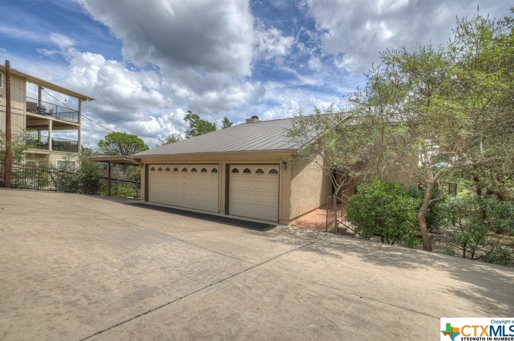 2078 Colleen Dr, New Braunfels TX 78133-5336 exterior