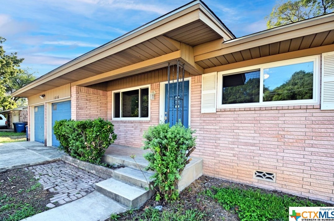 1216 Rivercrest Dr, New Braunfels TX  78130-3436 exterior