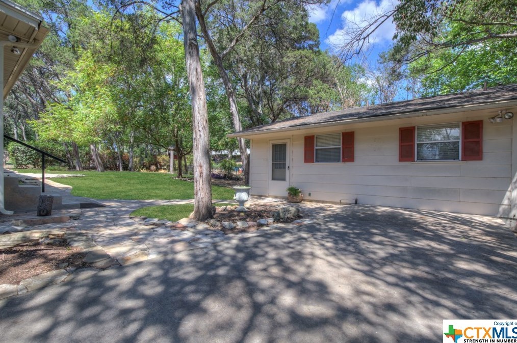 810 Timber Dr, New Braunfels TX 78130-6629 exterior