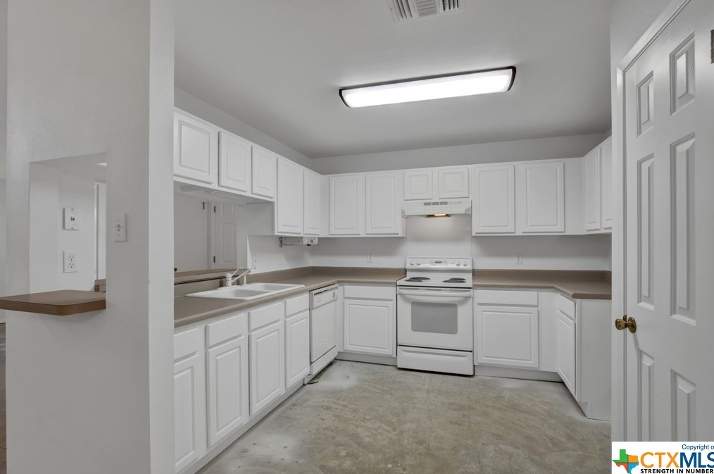 1226 Blf Crk Cir, New Braunfels TX 78130-4055 exterior