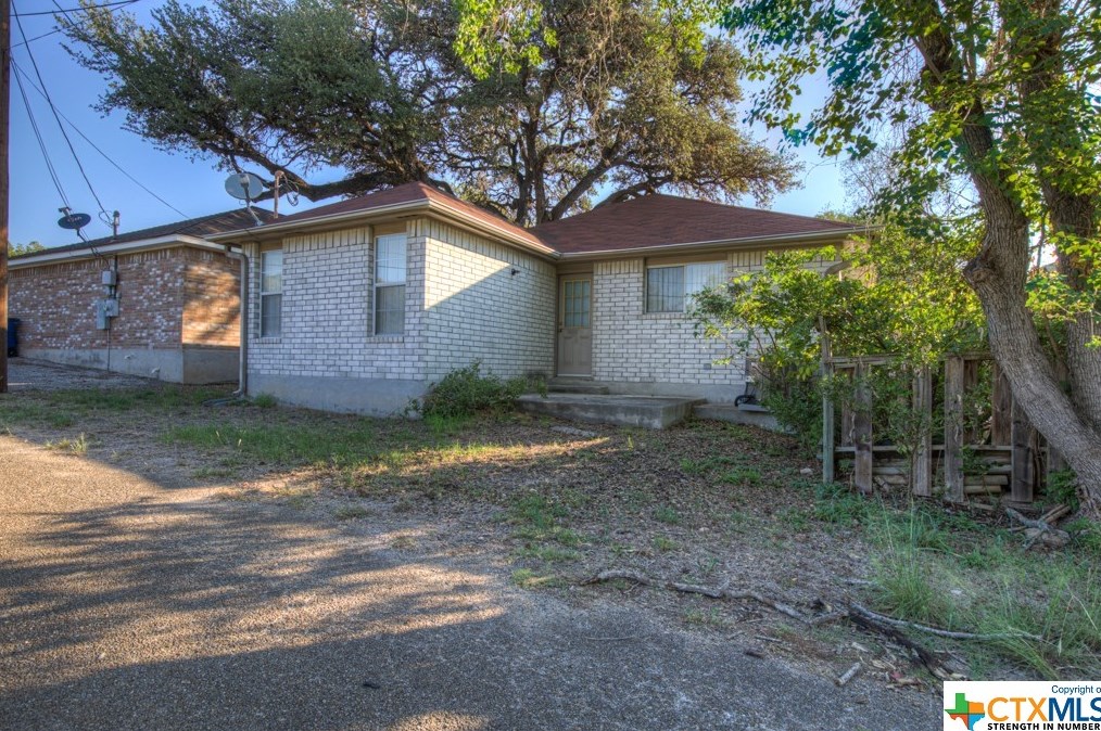 1226 Blf Crk Cir, New Braunfels TX 78130-4055 exterior