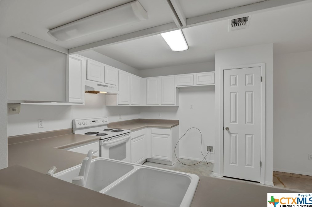 1226 Blf Crk Cir, New Braunfels TX 78130-4055 exterior