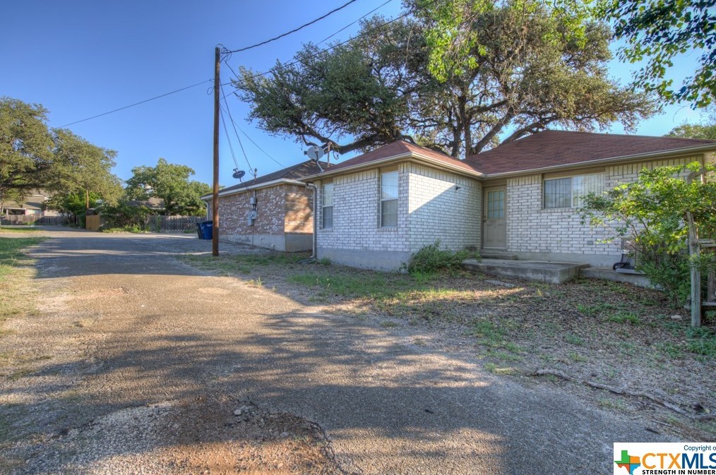 1226 Blf Crk Cir, New Braunfels TX 78130-4055 exterior