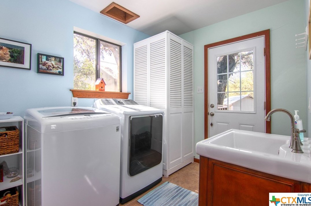 1360 Misty Holw, New Braunfels TX 78132-2488 exterior