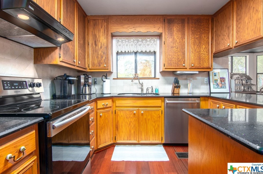 1360 Misty Holw, New Braunfels TX 78132-2488 exterior