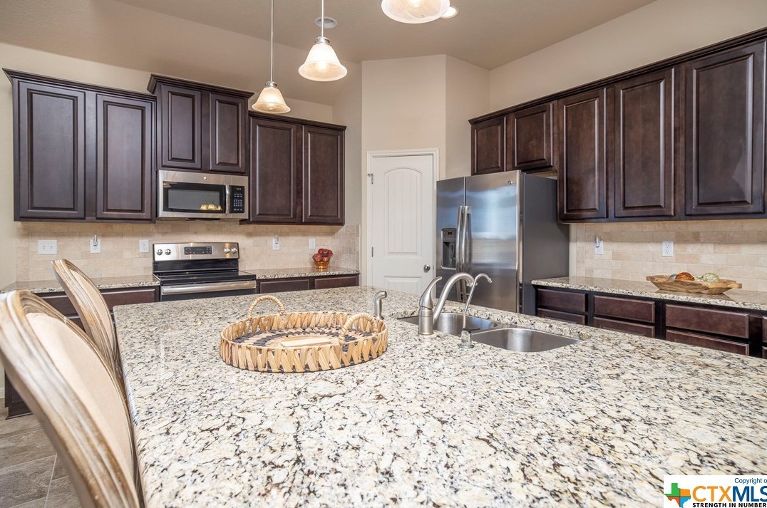 2948 Nicholas Cv, New Braunfels TX 78130-6846 exterior