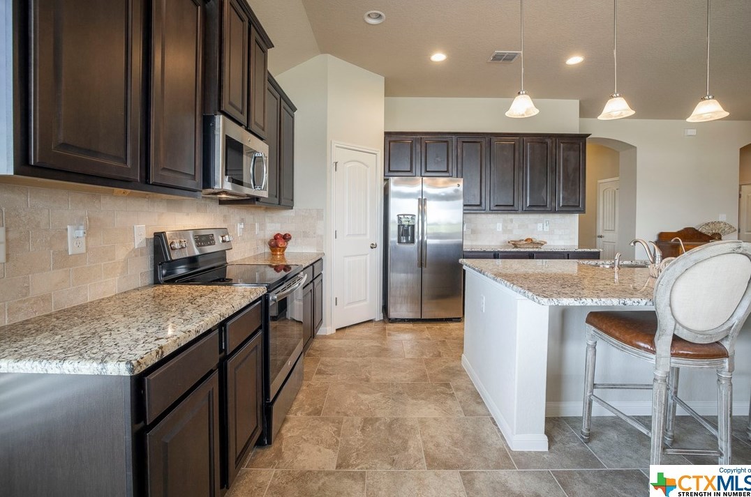 2948 Nicholas Cv, New Braunfels TX 78130-6846 exterior