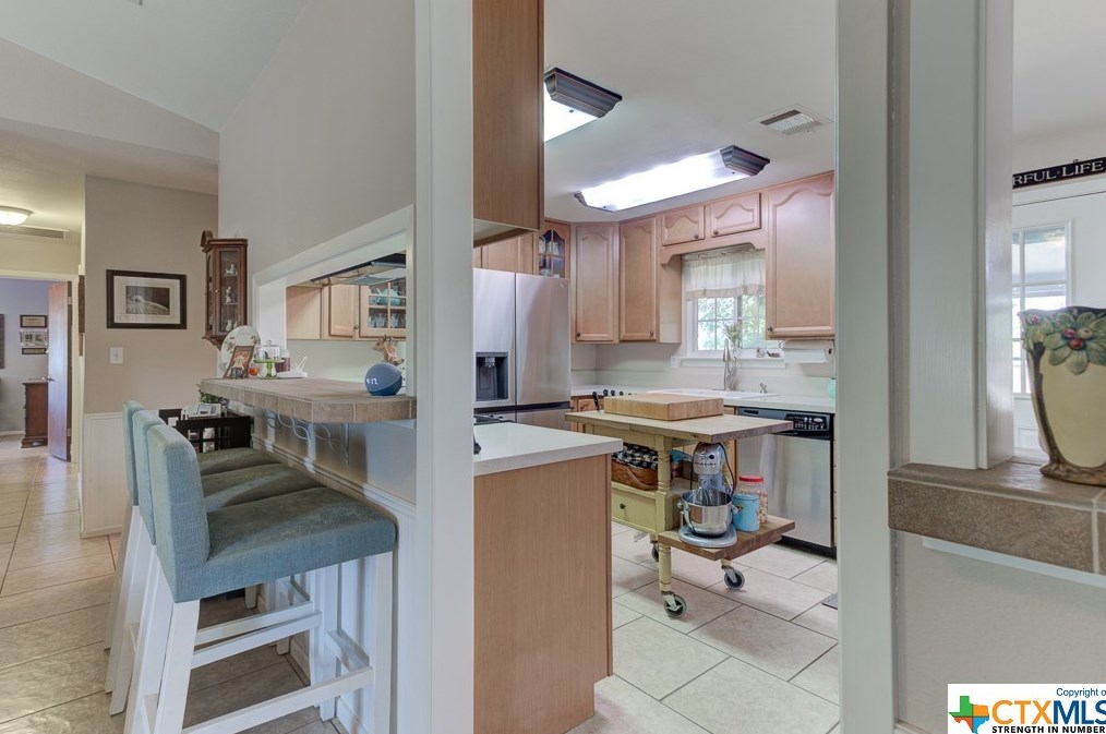 518 Zipp Rd, New Braunfels TX 78130-9595 exterior