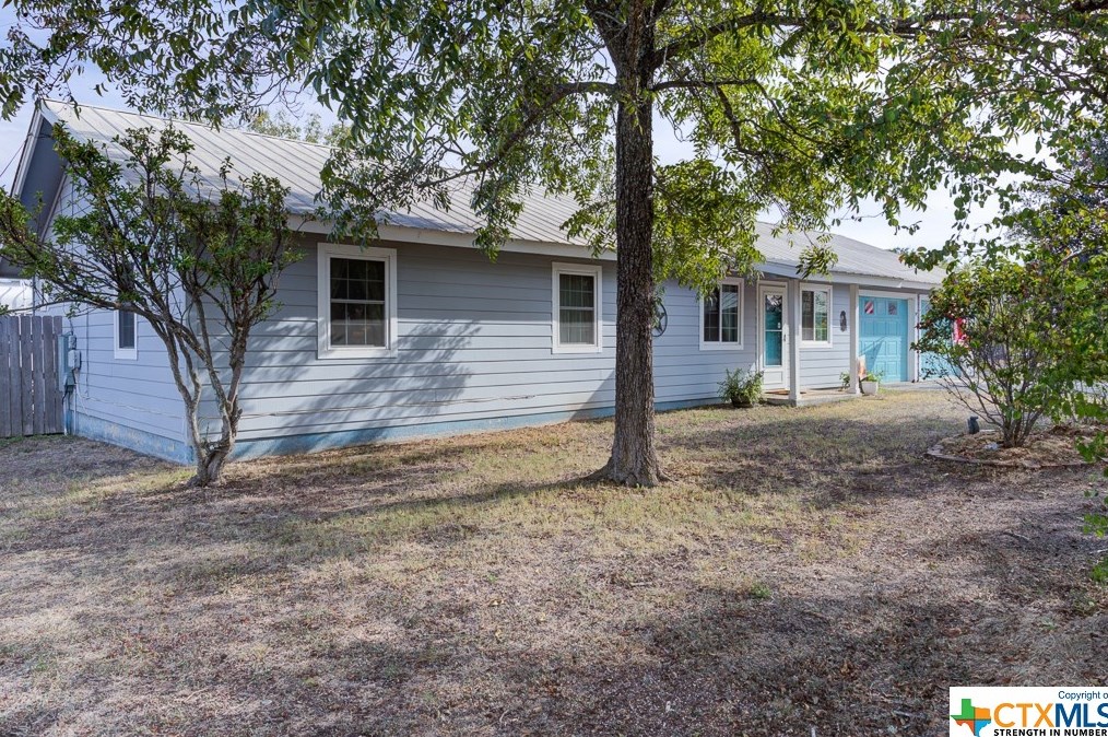 518 Zipp Rd, New Braunfels TX 78130-9595 exterior